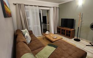 Μια τηλεόραση ή/και κέντρο ψυχαγωγίας στο Sunset Heights 23 Coastal Sanctuary