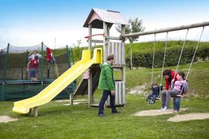 Ο χώρος παιχνιδιού για παιδιά στο Wooden Chalet in Abbeville near Somme Bay