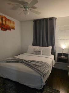 Ένα ή περισσότερα κρεβάτια σε δωμάτιο στο WILLIAMS AZ HOSTEL