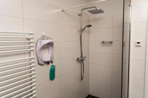 Ένα μπάνιο στο Strandnahe-Ferienwohnung-Nordsee-Oase-Whg-1 +16 φωτογραφίες