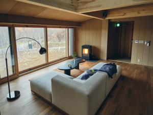 Khu vực ghế ngồi tại SANU 2nd Home Niseko 1st