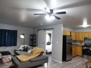 Køkken eller tekøkken på Cozy Loft in Kingston