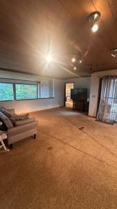 Гостиная зона в New Skyline sunset anacortes 3 beds 3 baths