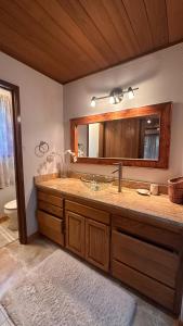 Ванная комната в New Skyline sunset anacortes 3 beds 3 baths +18 фотографий