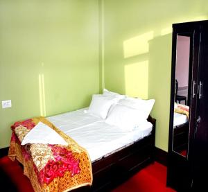 Ένα ή περισσότερα κρεβάτια σε δωμάτιο στο Nigaah Homestay By StayApart