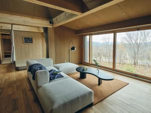 Khu vực ghế ngồi tại SANU 2nd Home Niseko 1st