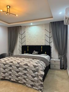 Postel nebo postele na pokoji v ubytování Quantum Havens -New York