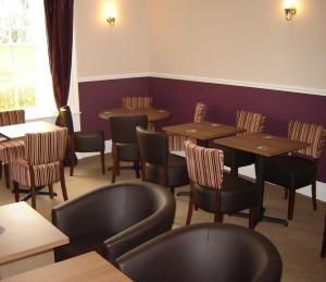 A restaurant or other place to eat at Glenbank House Hotel 