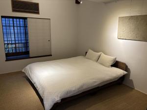 Postel nebo postele na pokoji v ubytování Yasaka no Yado