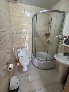 Et badeværelse på Навпроти Маковиці