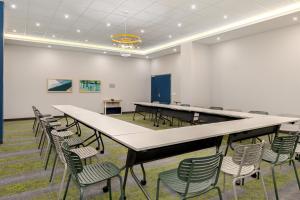 a conference room with a long table and chairs at Spark By Hilton Montreal Midtown in Montreal