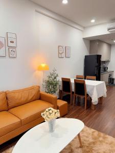 Χώρος καθιστικού στο Bunnys Homes - Managed by WiWi - Vinhomes Ocean Park