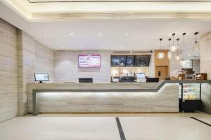 a lobby of a hospital with a reception counter at City Comfort Inn Wuzhou Wangcheng Square in Wuzhou