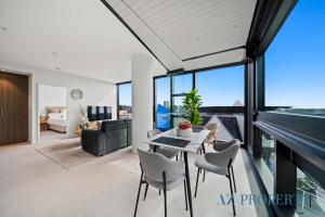 Η κουζίνα ή μικρή κουζίνα στο Prime Location CBD with Pool & Gym