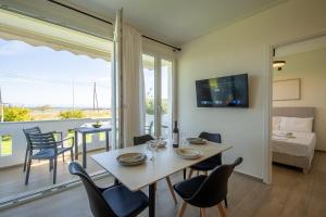 TV a/nebo společenská místnost v ubytování Panagiouda Nest