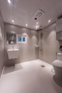 Vannituba majutusasutuses 하루재 명동 Harujae Myeongdong +274 fotot