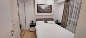 Ένα ή περισσότερα κρεβάτια σε δωμάτιο στο Extra Apartman