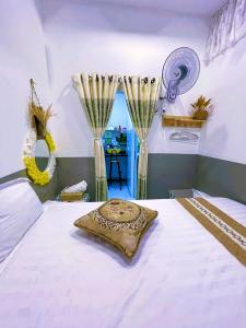 Ένα ή περισσότερα κρεβάτια σε δωμάτιο στο Hoàng Nga 1 Homestay