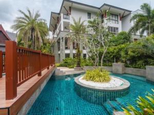 Πισίνα στο ή κοντά στο Elegant Beachfront 3BR Condo at Pearl of Naithon