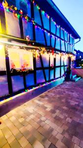 a building with christmas lights on the side of it at Gîte de l'étoile Achenheim 3 chambres - jacuzzi in Achenheim