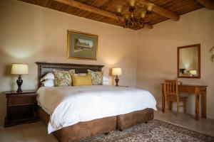 Postel nebo postele na pokoji v ubytování Bakenskraal Ostrich Palace + 104 fotografií