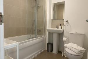 Ένα μπάνιο στο Exeter Modern 3-Bed - Garden Escape - Parking +22 φωτογραφίες