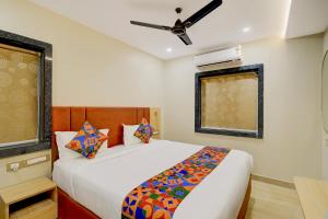 Ένα ή περισσότερα κρεβάτια σε δωμάτιο στο FabHotel Mio