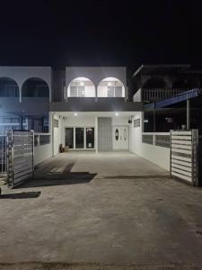 Budova, kde se prázdninový dům nachází + 15 fotografií