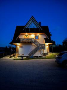 El edificio en el que está el departamento