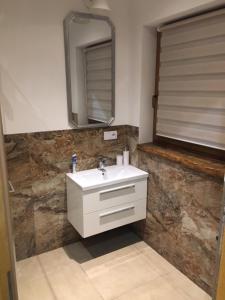 Galería fotográfica de Apartament Bukowy by Domki Tatry en Bukowina Tatrzańska 19 fotos más