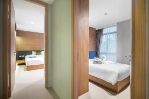 Una cama o camas en una habitación de Stylish Beachfront 2BR Flat 63 fotos más