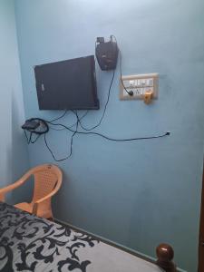 Μια τηλεόραση ή/και κέντρο ψυχαγωγίας στο Bhavadesh Lodge +7 φωτογραφίες