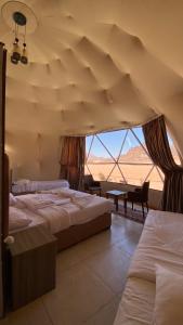 Voodi või voodid majutusasutuse Rum Goldeneye luxury camp toas