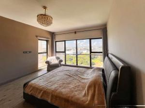 Ένα ή περισσότερα κρεβάτια σε δωμάτιο στο Luxury Penthouse with Panoramic 180 degrees Views