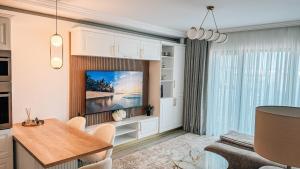 Μια τηλεόραση ή/και κέντρο ψυχαγωγίας στο Sky Central