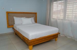 Una cama o camas en una habitación de Tical Apartments