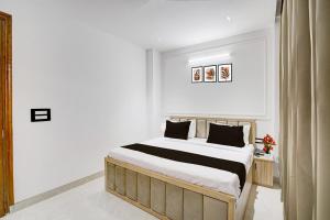 Una cama o camas en una habitación de Townhouse Sector 49 Gurugram Formerly Hotel P66