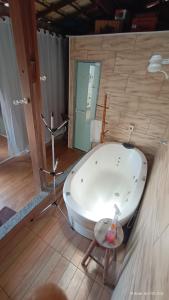 Koupelna v ubytování Piscina Churrasqueira e paz Casa de Campo da Jeanne em Campo Grande, Rio de Janeiro