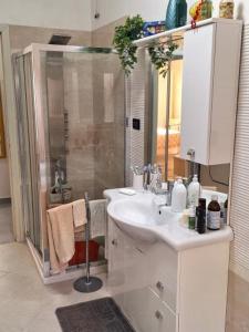 Koupelna v ubytování Sea view beach access path !