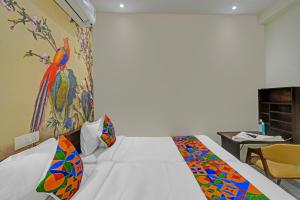 Ένα ή περισσότερα κρεβάτια σε δωμάτιο στο FabHotel Broholic Stay Inn