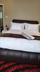 Una cama o camas en una habitación de Edenpark 2 Bedroom Villa