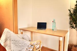 a wooden table with a laptop on top of it at Ganswoanders - deine kleine Beach Oase am Traunsee in Gmunden