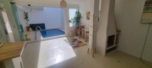 sala de estar con vistas a la piscina en Villa NAIM, en Marrakech 29 fotos más