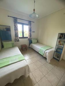 Postel nebo postele na pokoji v ubytování Almyra Seaside