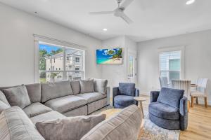 Χώρος καθιστικού στο 200 Olive Shell Court