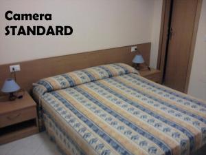 Postel nebo postele na pokoji v ubytování Hotel Flora