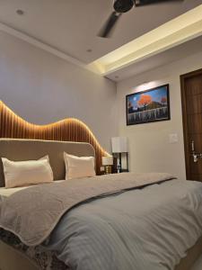 a bedroom with a large bed in a room at Blissful Escape Dehradun in Dehradun