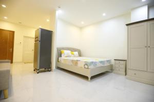 Ένα ή περισσότερα κρεβάτια σε δωμάτιο στο Victoria Hotel And Apartment