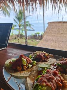 Jídlo v hotelu nebo okolí