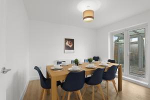 a dining room with a wooden table and chairs at Perfect Booking 5 min Drive To Blyth Beach in Blythe